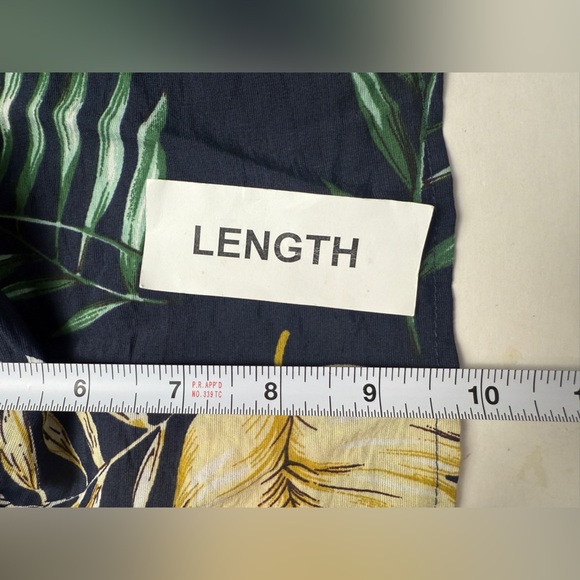 Women’s Tropical 2 Piece Cold Shoulder Crop Top And Flared Shorts Size M Hawaii - Picture 5 of 9